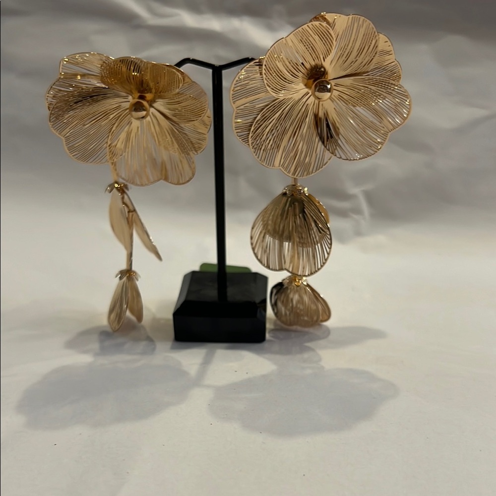 Elegant Gold Floral Earrings